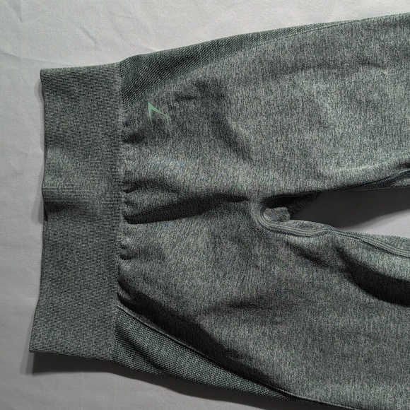 Gymshark Green leggings! Size XS - Picture 3 of 7
